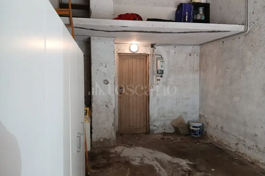 Box in affitto di 18 mq a €230 (rif. 8/2026)