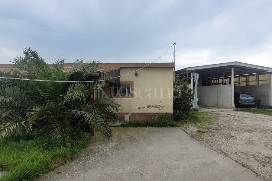 Casa Indipendente in vendita di 534 mq a €255.000 (rif. 1/2026)