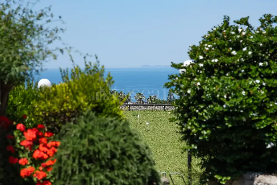 Villa in vendita di 230 mq a €1.200.000 (rif. 2/2026)