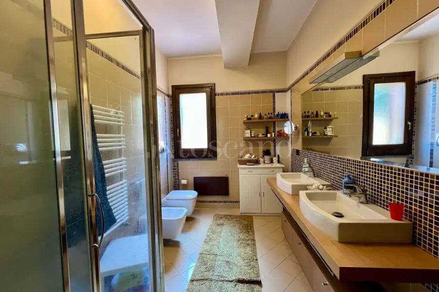 Villa Bifamiliare in vendita di 287 mq a €415.000 (rif. 87/2025)