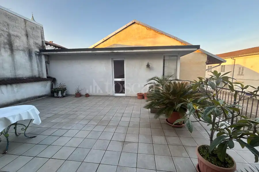 Negozio in vendita di 2.050 mq trattativa riservata (rif. 12/2026)