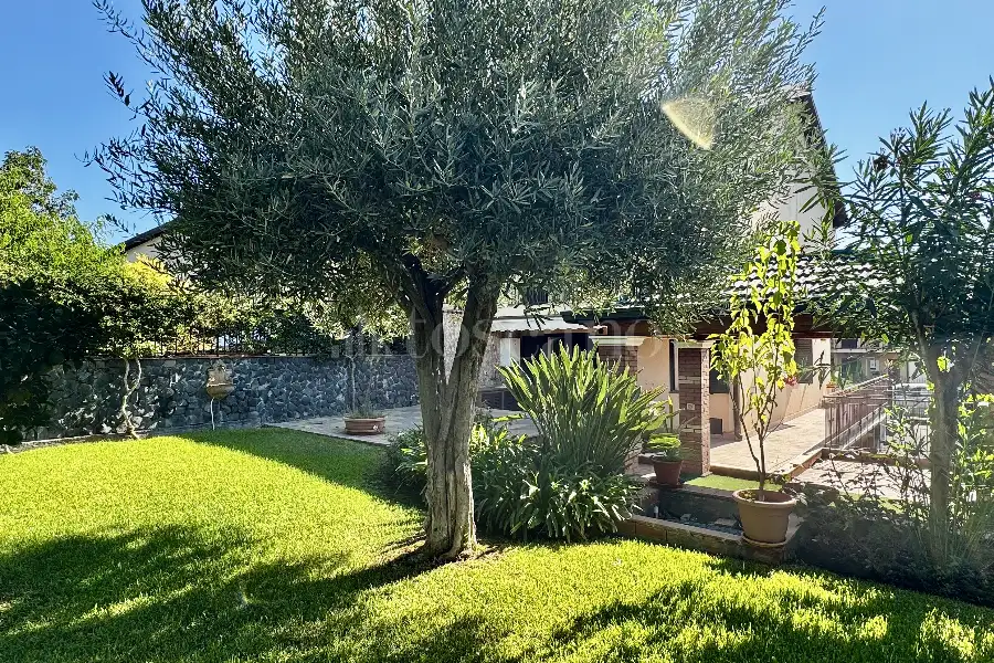 Villa Bifamiliare in vendita di 160 mq a €598.000 (rif. 156/2026)