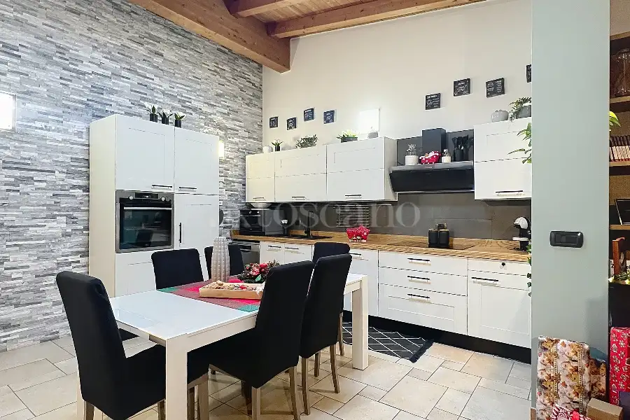 Attico in vendita di 200 mq a €278.000 (rif. 1/2026)