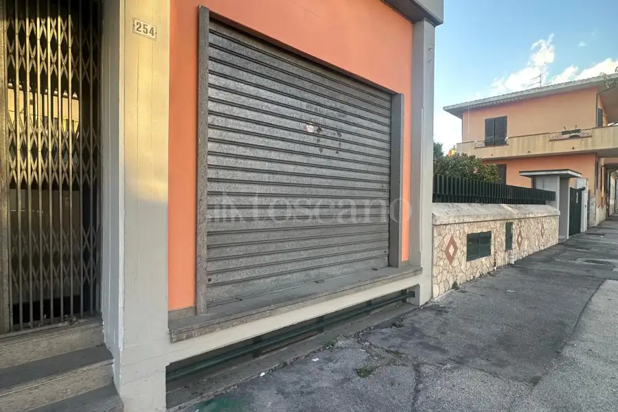 Negozio in affitto di 120 mq a €700 (rif. 109/2025)