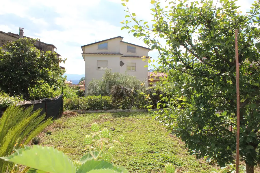 Casa Indipendente in vendita di 212 mq a €210.000 (rif. 15/2026)