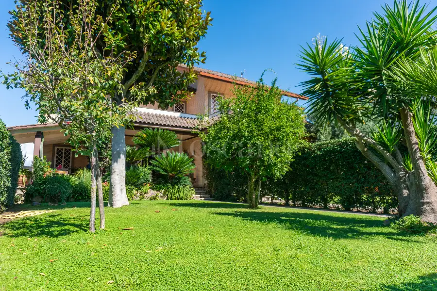 Villa Bifamiliare in vendita di 220 mq a €750.000 (rif. 43/2025)