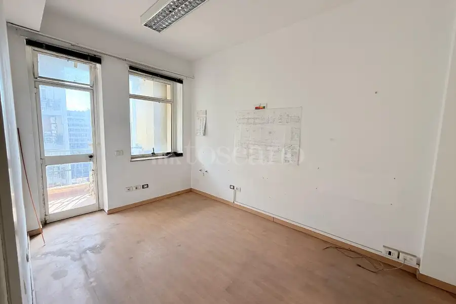 Ufficio in affitto di 150 mq a €1.600 (rif. 86/2025)