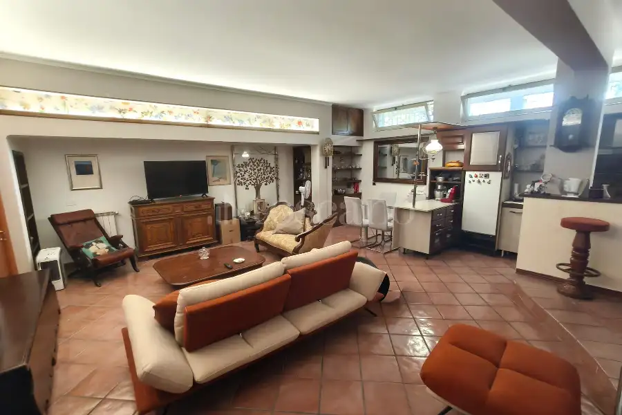 Villa in vendita di 300 mq a €845.000 (rif. 49/2026)