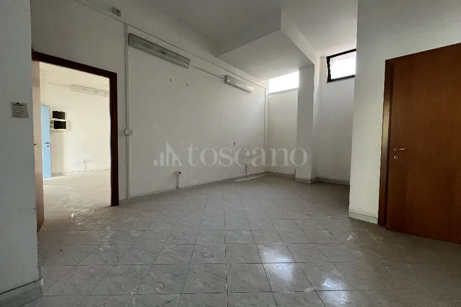 Negozio in affitto di 100 mq a €1.000 (rif. 1/2023)