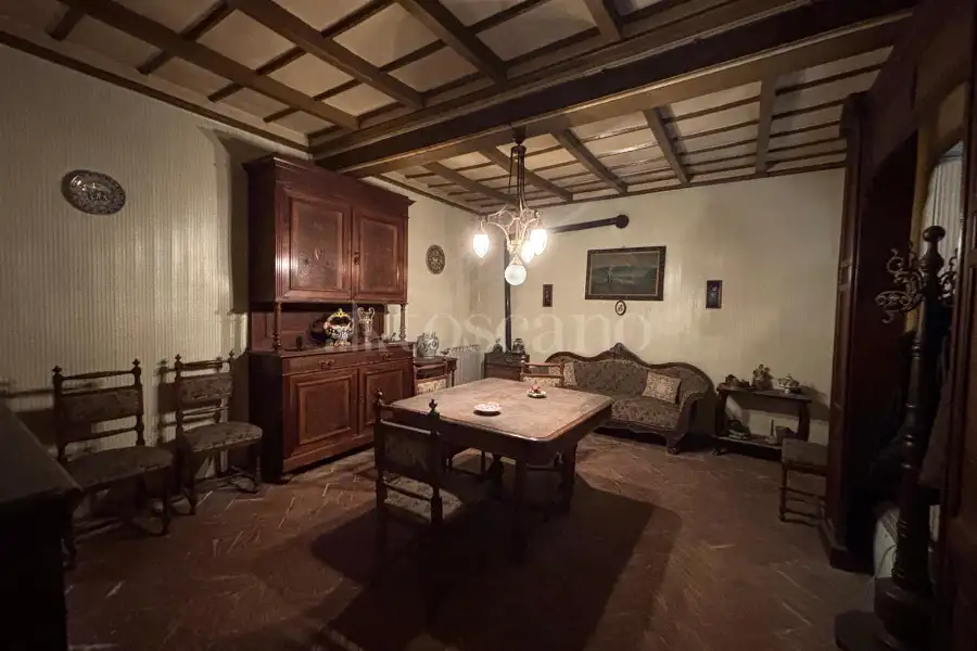Casale in vendita di 840 mq a €650.000 (rif. 38/2026)