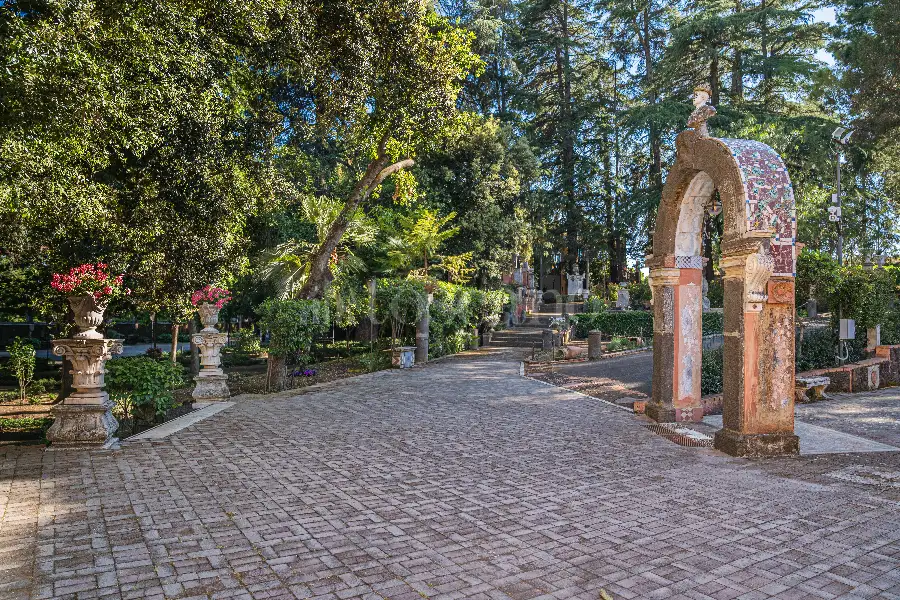 Villa in vendita di 1.200 mq a €4.250.000 (rif. 61/2026)
