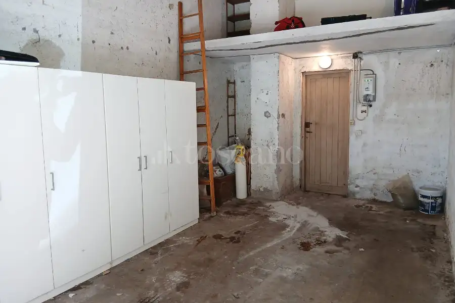 Box in affitto di 18 mq a €230 (rif. 8/2026)