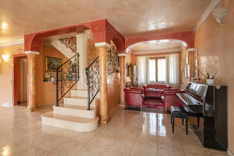 Villa in vendita di 645 mq a €960.000 (rif. 21/2026)