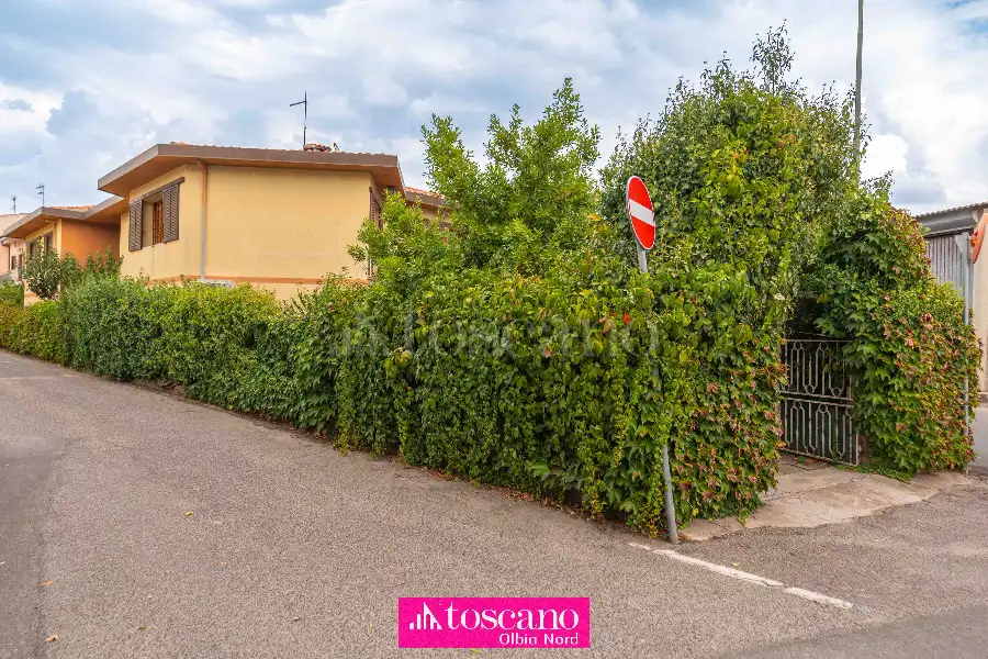 Casa Indipendente in vendita di 400 mq a €300.000 (rif. 72/2025)