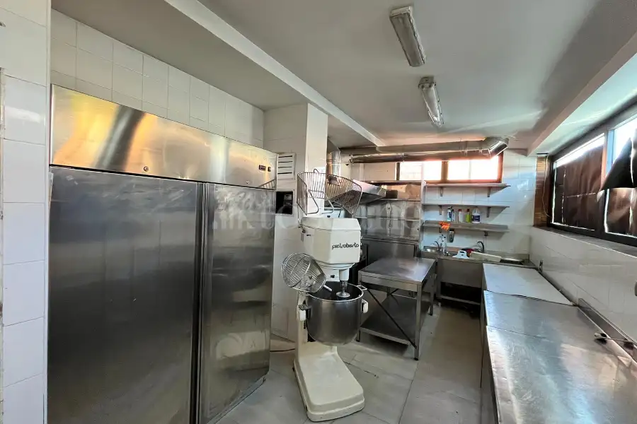 Negozio in vendita di 140 mq a €219.000 (rif. 5/2026)