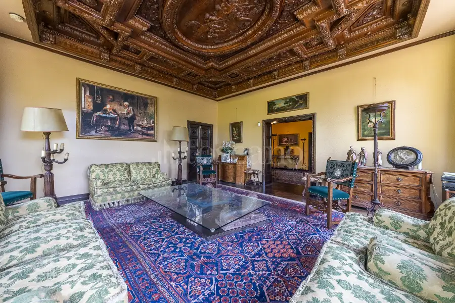 Villa in vendita di 750 mq a €1.950.000 (rif. 53/2026)