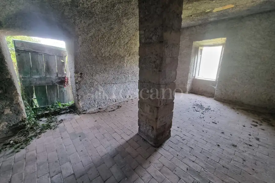 Casale in vendita di 660 mq a €95.000 (rif. 22/2025)