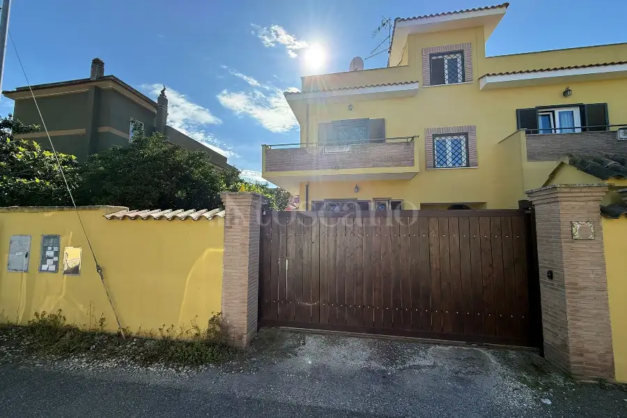 Villa Bifamiliare in vendita di 115 mq a €299.000 (rif. 12/2026)