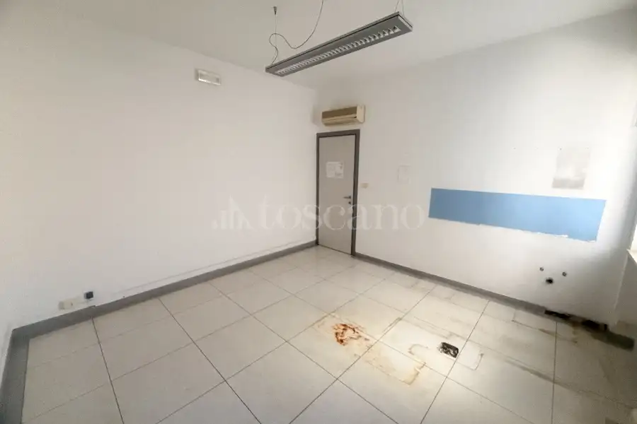 Negozio in affitto di 100 mq a €1.600 (rif. 13/2026)