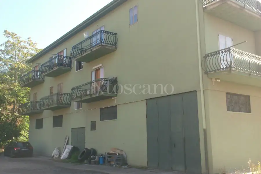 Palazzo in vendita di 750 mq a €450.000 (rif. 32/2019)