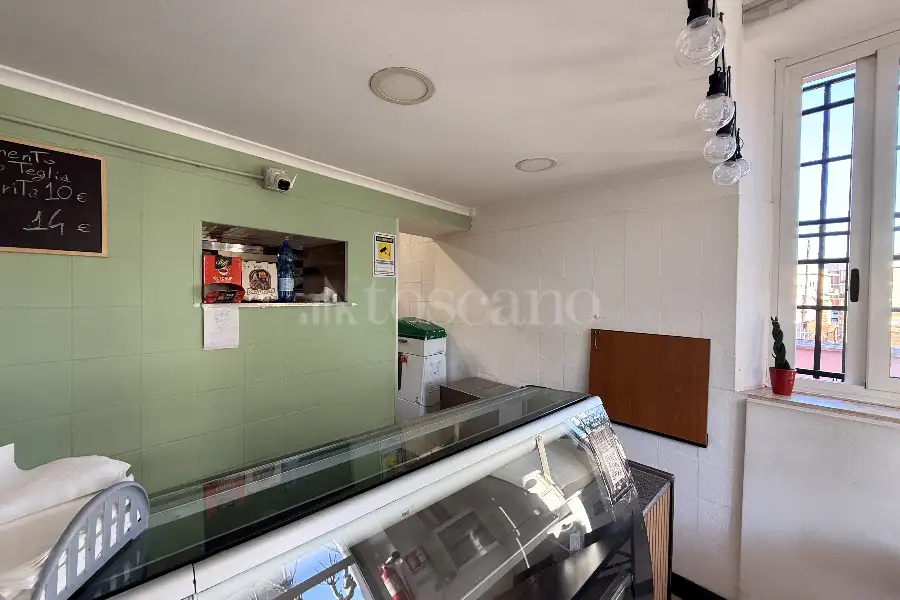Negozio in vendita di 50 mq a €99.000 (rif. 12/2026)