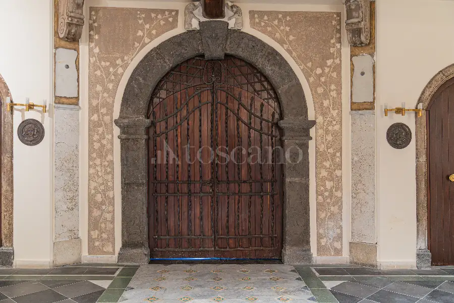 Villa in vendita di 1.200 mq a €4.250.000 (rif. 61/2026)