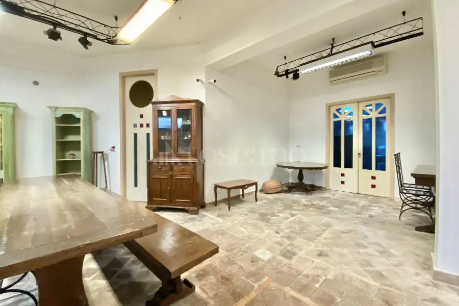 Negozio in vendita di 209 mq a €260.000 (rif. 11/2025)