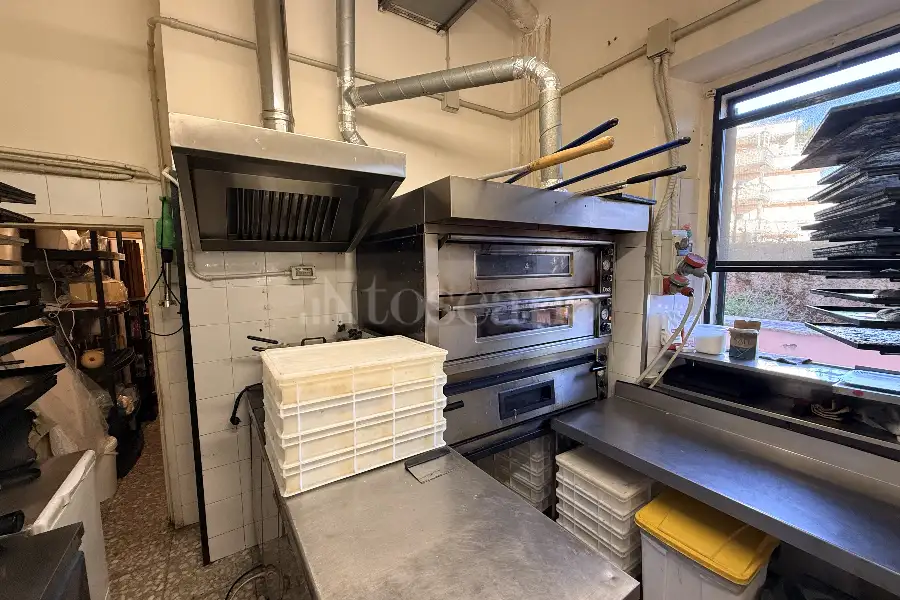 Negozio in vendita di 50 mq a €99.000 (rif. 12/2026)