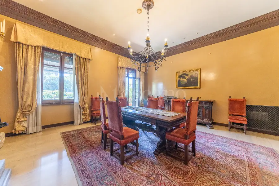 Villa in vendita di 750 mq a €1.950.000 (rif. 53/2026)