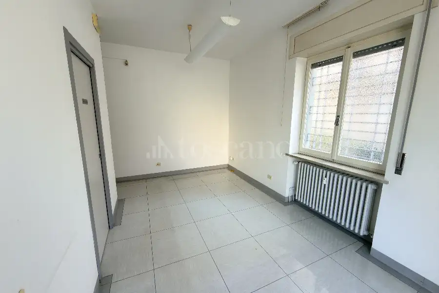 Negozio in affitto di 100 mq a €1.600 (rif. 13/2026)