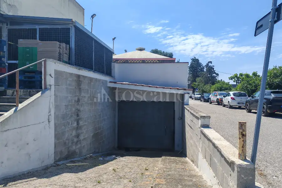 Magazzino in affitto di 300 mq a €1.200 (rif. 21/2026)