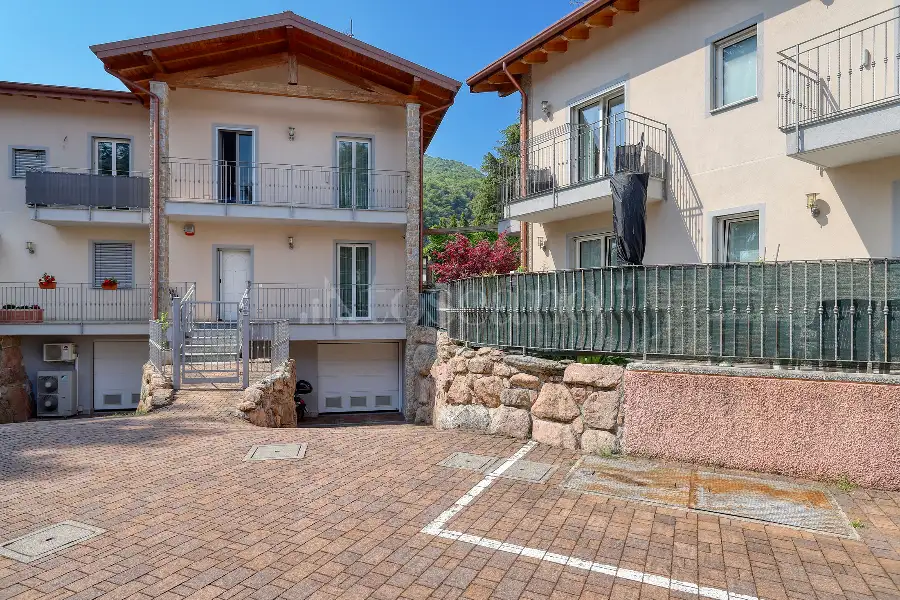 Villa Bifamiliare in vendita di 195 mq a €420.000 (rif. 148/2026)