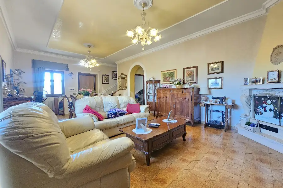 Villa Bifamiliare in vendita di 200 mq a €299.000 (rif. 141/2025)