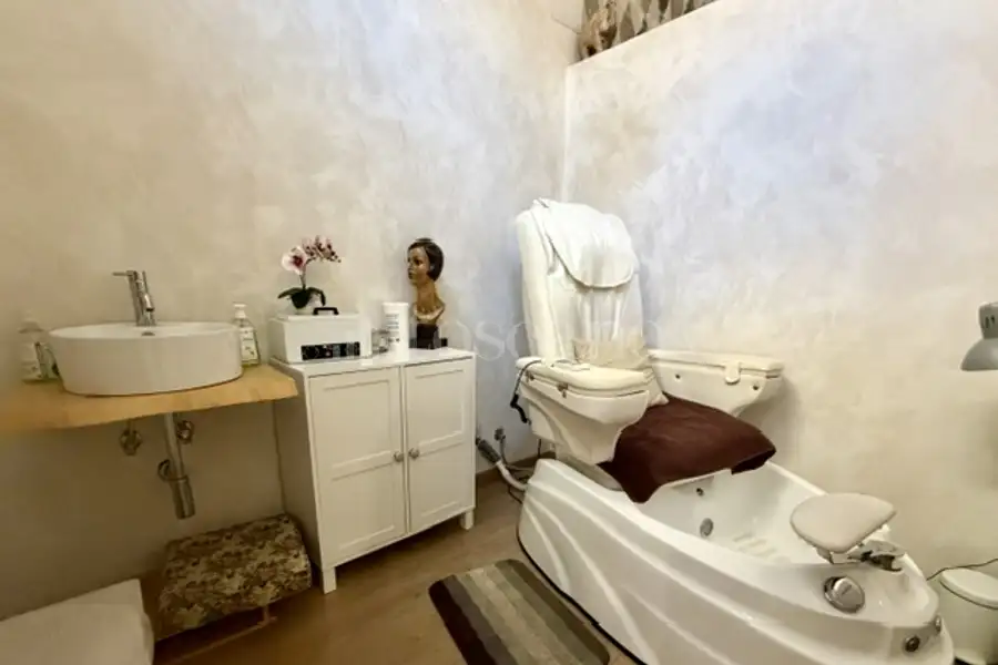 Negozio in vendita di 80 mq a €219.000 (rif. 30/2026)