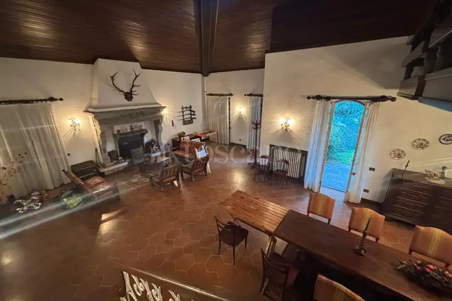 Villa Plurifamiliare in vendita di 370 mq a €1.200.000 (rif. 43/2025)