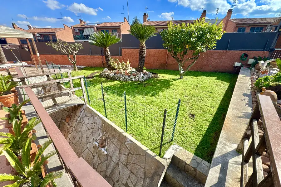 Villa Bifamiliare in vendita di 215 mq a €649.000 (rif. 10/2026)