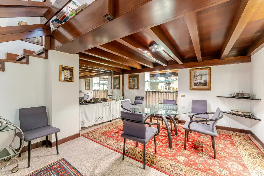 Casa in vendita di 360 mq trattativa riservata (rif. 44/2026)