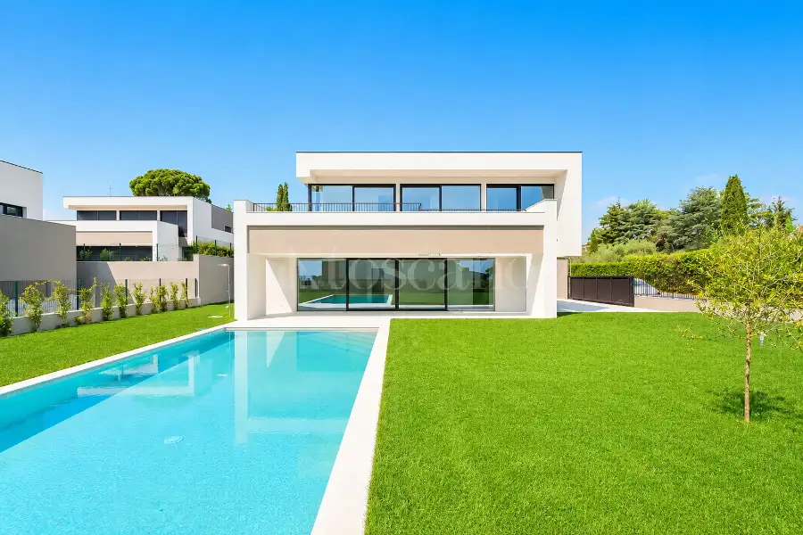 Villa in vendita di 292 mq a €1.590.000 (rif. 12/2025)