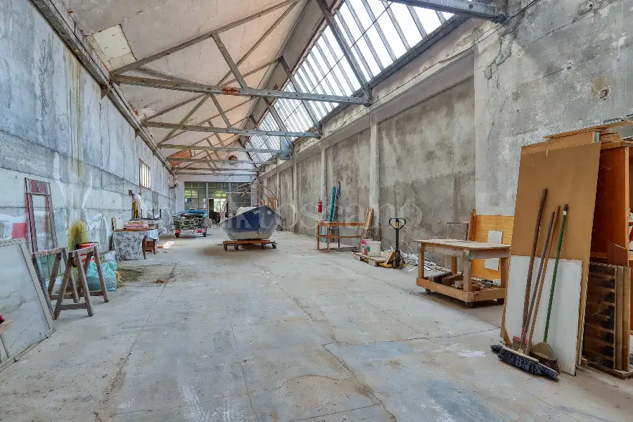 Magazzino in vendita di 580 mq a €120.000 (rif. 151/2026)