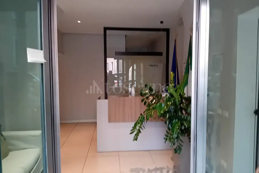 Negozio in vendita di 240 mq a €2.390.000 (rif. 9/2023)