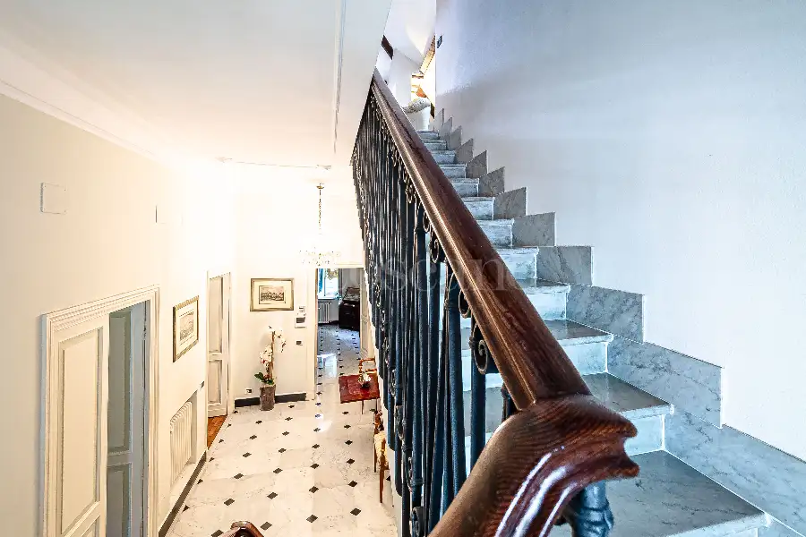 Villa in vendita di 496 mq a €3.950.000 (rif. 71/2026)