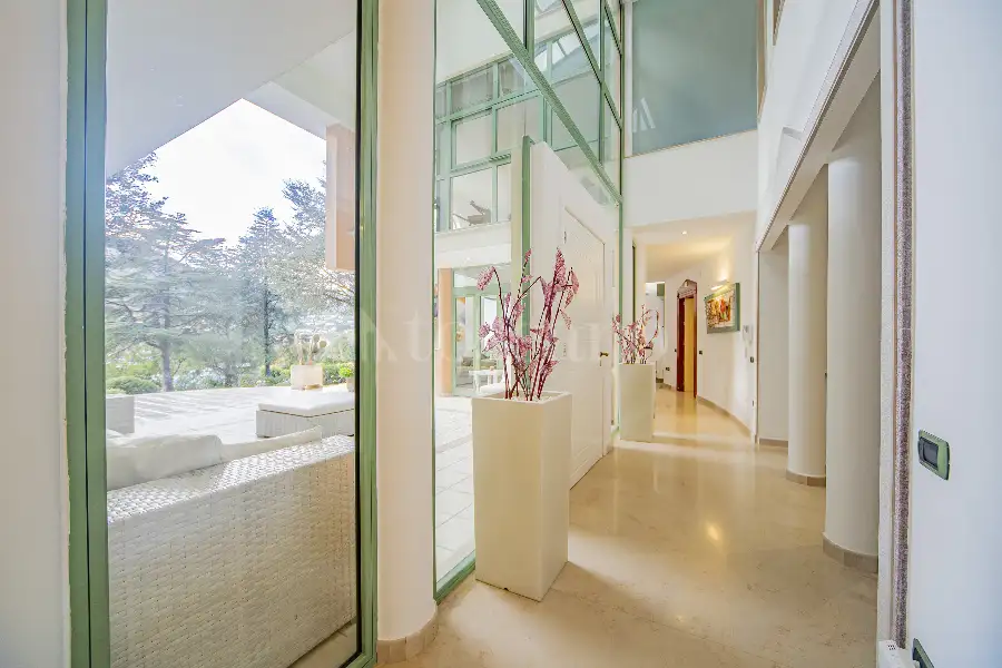 Villa in vendita di 500 mq a €990.000 (rif. 100/2025)
