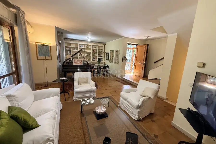 Villino a Schiera in vendita di 280 mq a €950.000 (rif. 15/2026)