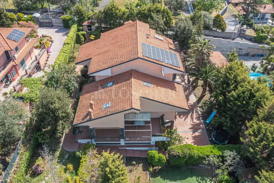 Villa in vendita di 630 mq a €785.000 (rif. 76/2026)
