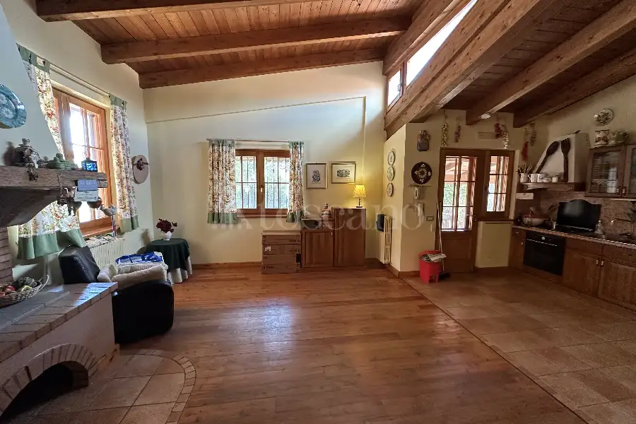 Casale in vendita di 747 mq a €790.000 (rif. 11/2026)