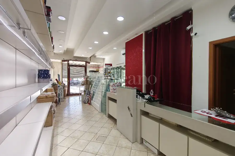 Negozio in affitto di 103 mq a €1.200 (rif. 10/2026)
