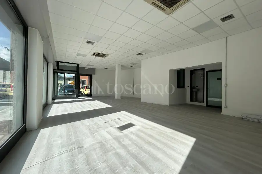 Negozio in vendita di 235 mq a €210.000 (rif. 48/2025)