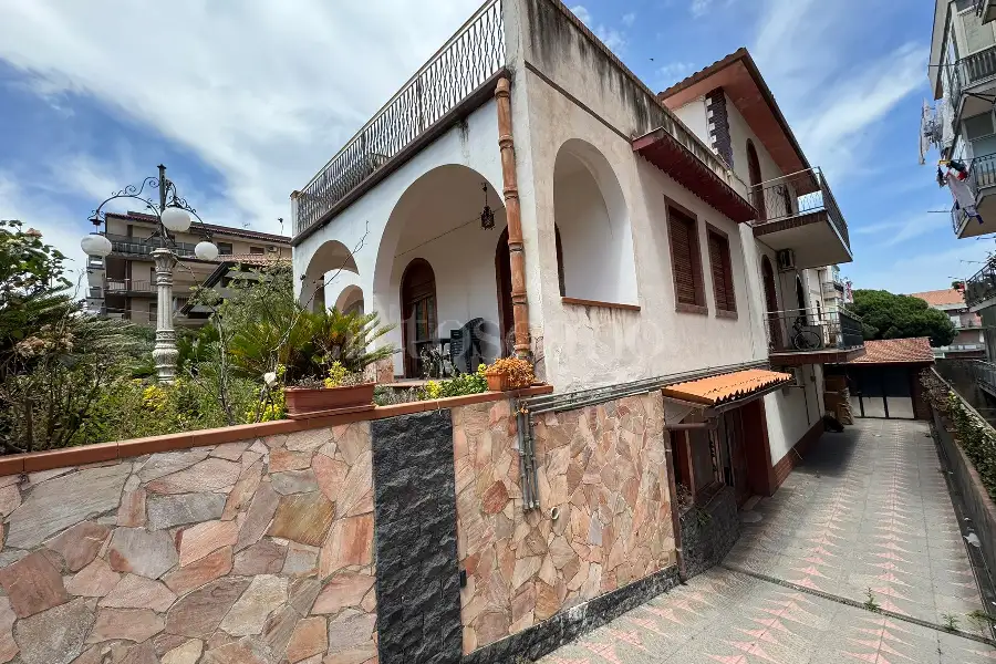 Villa in vendita di 416 mq a €439.000 (rif. 104/2026)