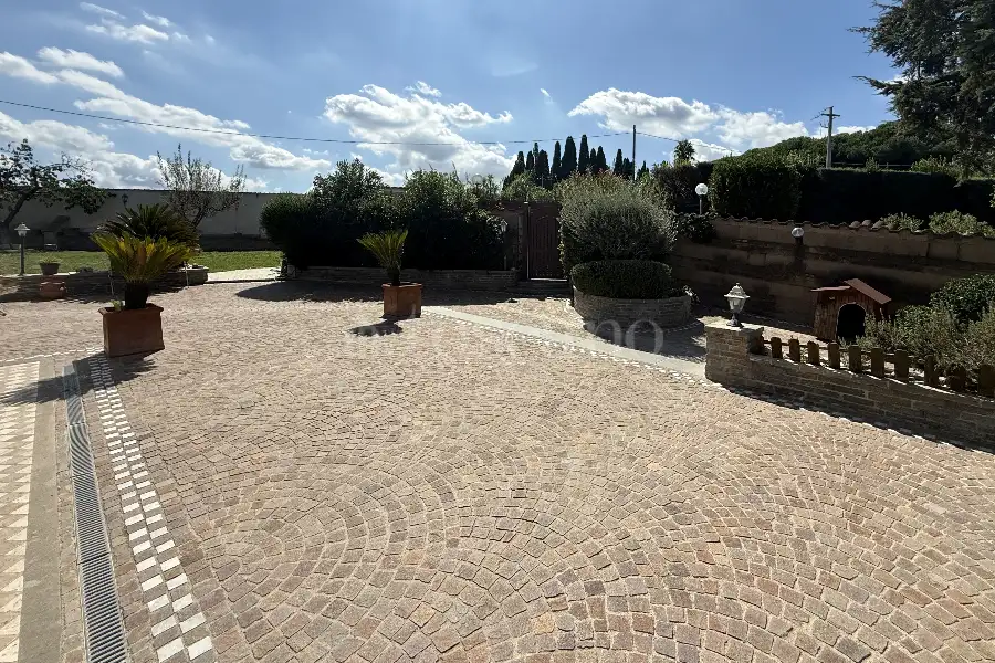 Villa Bifamiliare in vendita di 200 mq a €499.000 (rif. 10/2025)