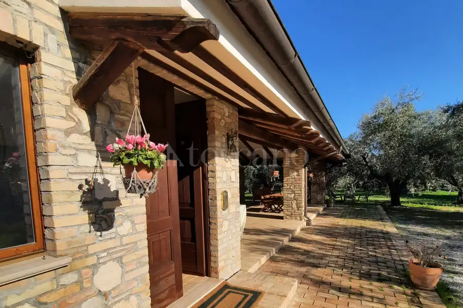 Villa in vendita di 480 mq a €880.000 (rif. 4/2026)